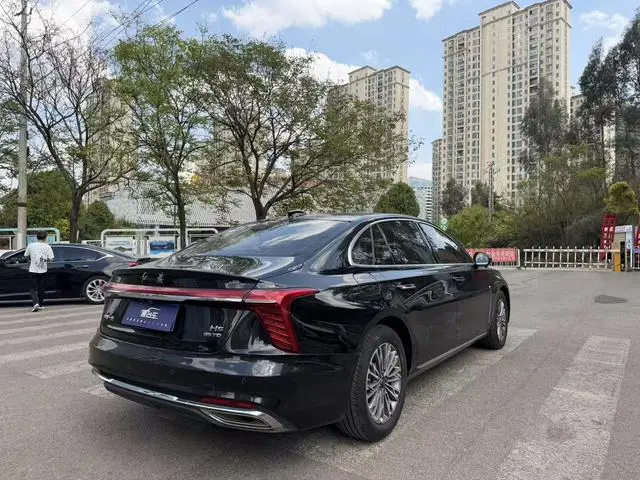Hongqi Hongqi H5 1.5T DCT Zhilian Flag Rhyme Version