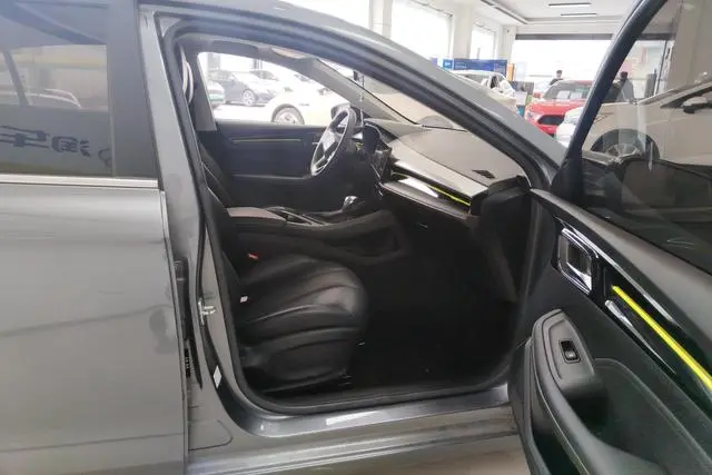 Roewe Roewe i5 1.5L CVT Diamond Edition