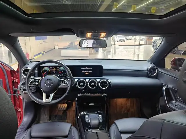 Mercedes-Benz Mercedes-Benz A-class Facelift A 180 L sports sedan