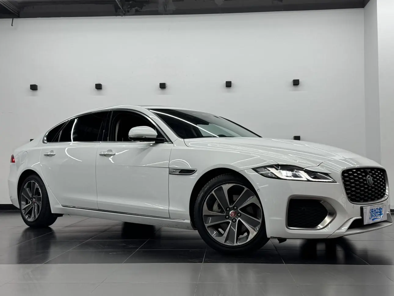 Jaguar Jaguar XFL 2.0T P200 two-wheel drive Elite Deluxe Edition