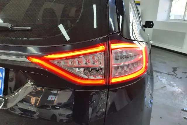 Ford Sharp World EcoBoost 245 two-wheel drive elite 5-seater country VI