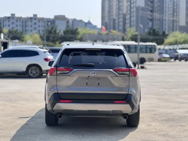 TOYOTA RAV4 Rongfang 2.0L CVT two-wheel drive fashion version