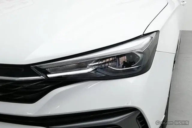Roewe Roewe i5 Facelift 1.5L CVT Diamond edition