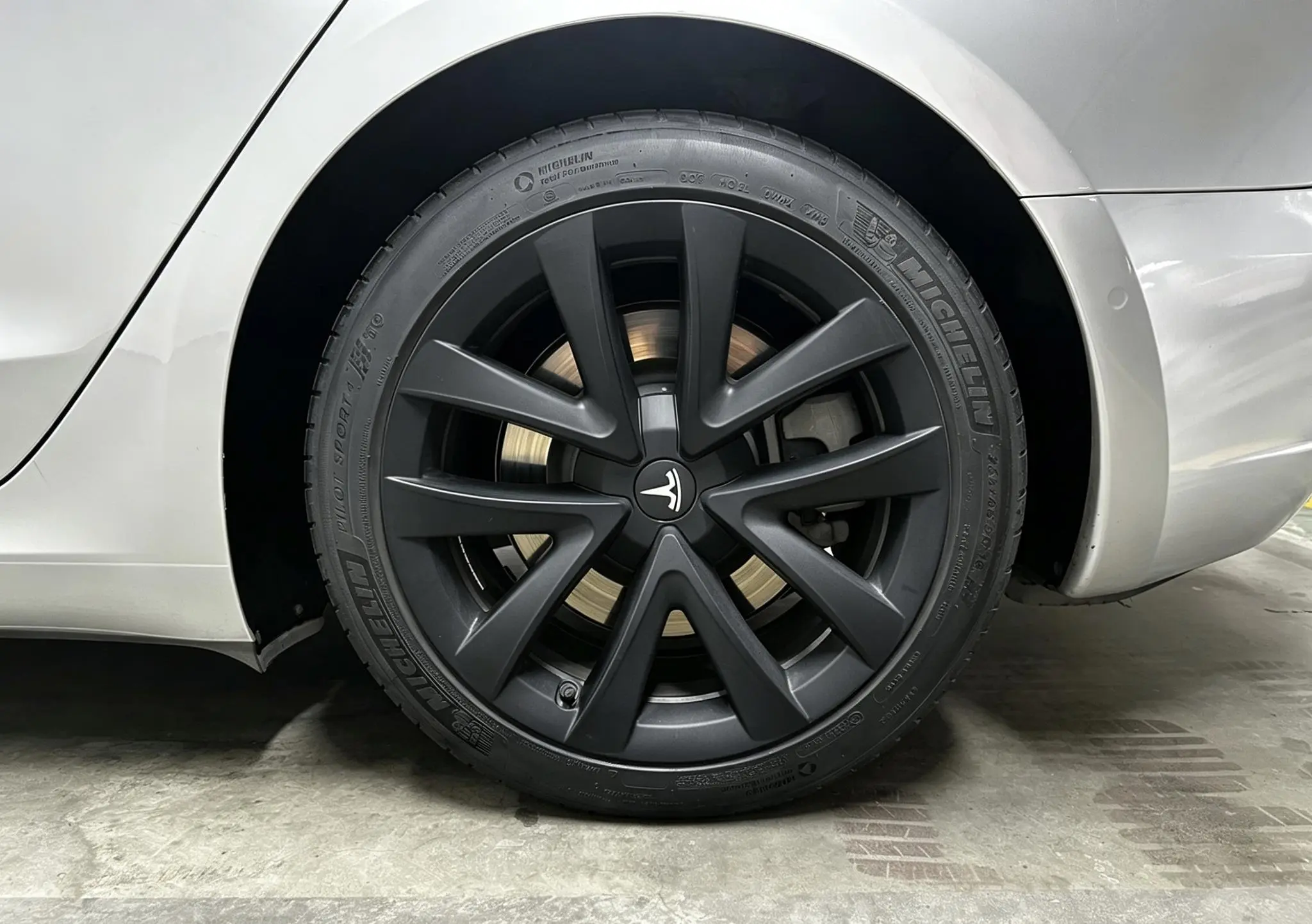 Tesla Model 3 Upgraded version of standard battery life rear drive