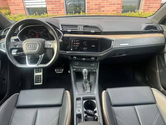 Audi Audi Q3 35 TFSI fashion and elegant
