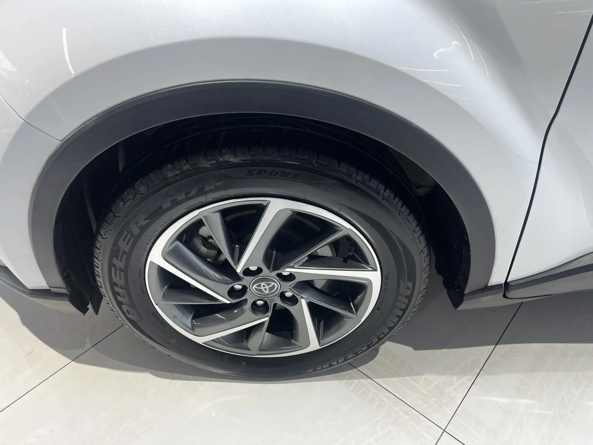 TOYOTA Toyota C-HR 2.0L Deluxe Edition