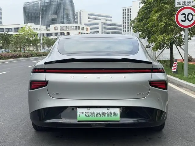 Xpeng Xiaopeng P7 670N