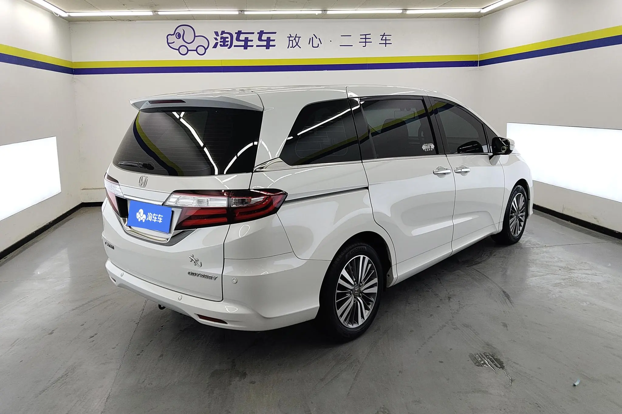 Honda Odyssey 2.4L Deluxe Edition