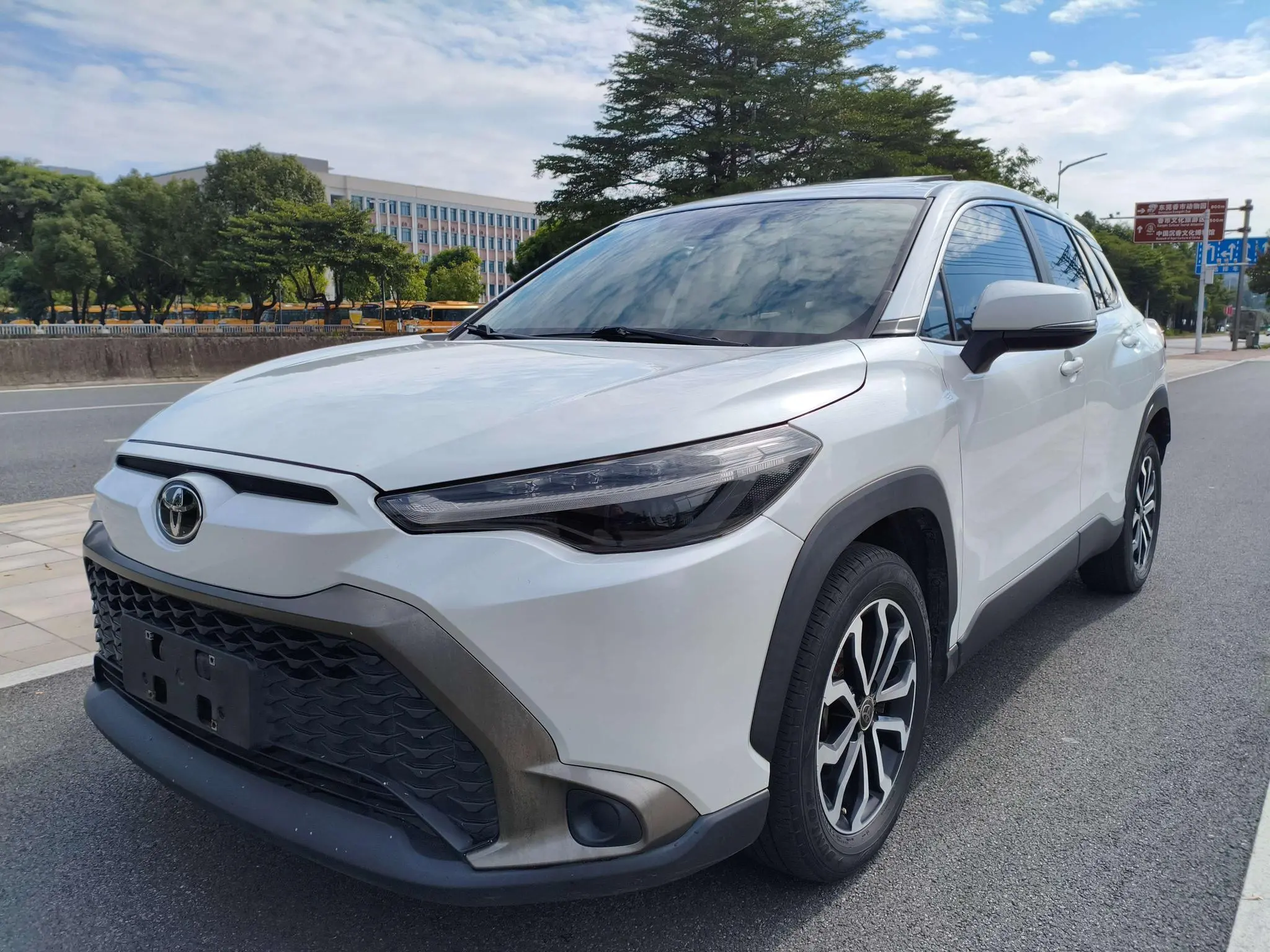 TOYOTA Fenglanda 2.0L CVT Deluxe Edition