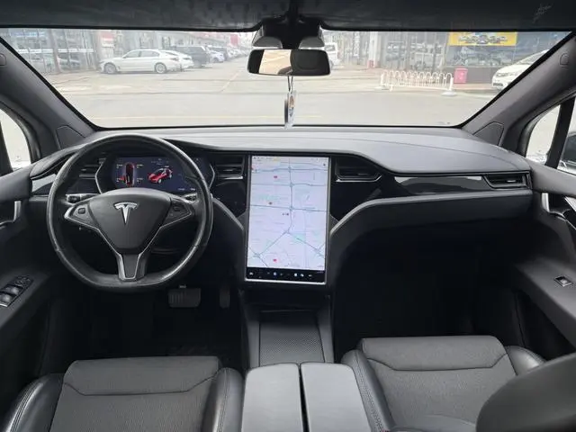 Tesla Model X 75D