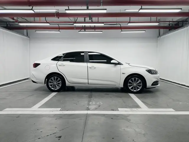 Chevrolet Cruze 320 automatic Enjoy Skylight version