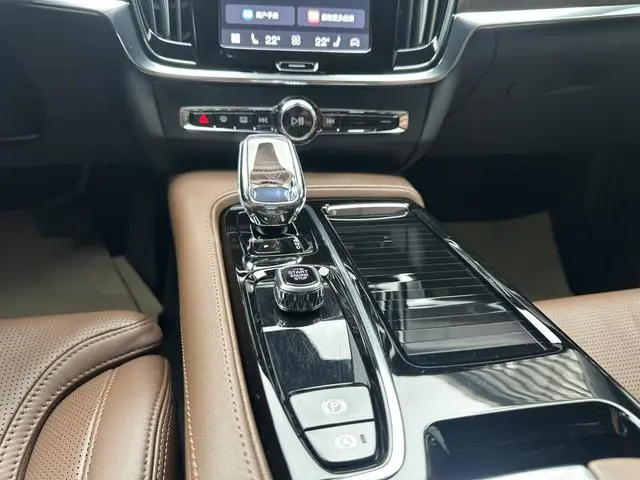 Volvo Volvo S90 PHEV T8 four-wheel drive long battery life Zhiya Deluxe Edition