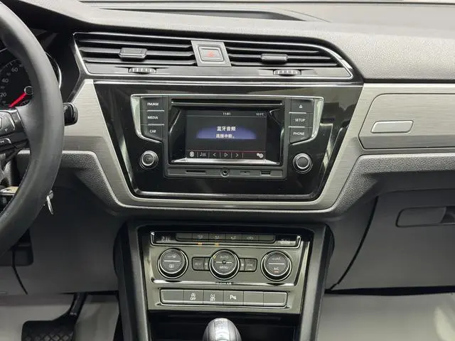 Volkswagen Touran L 280TSI Automatic Shuya Version