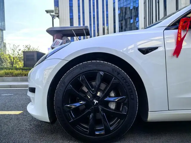 Tesla Model 3 Upgraded version of standard battery life rear drive