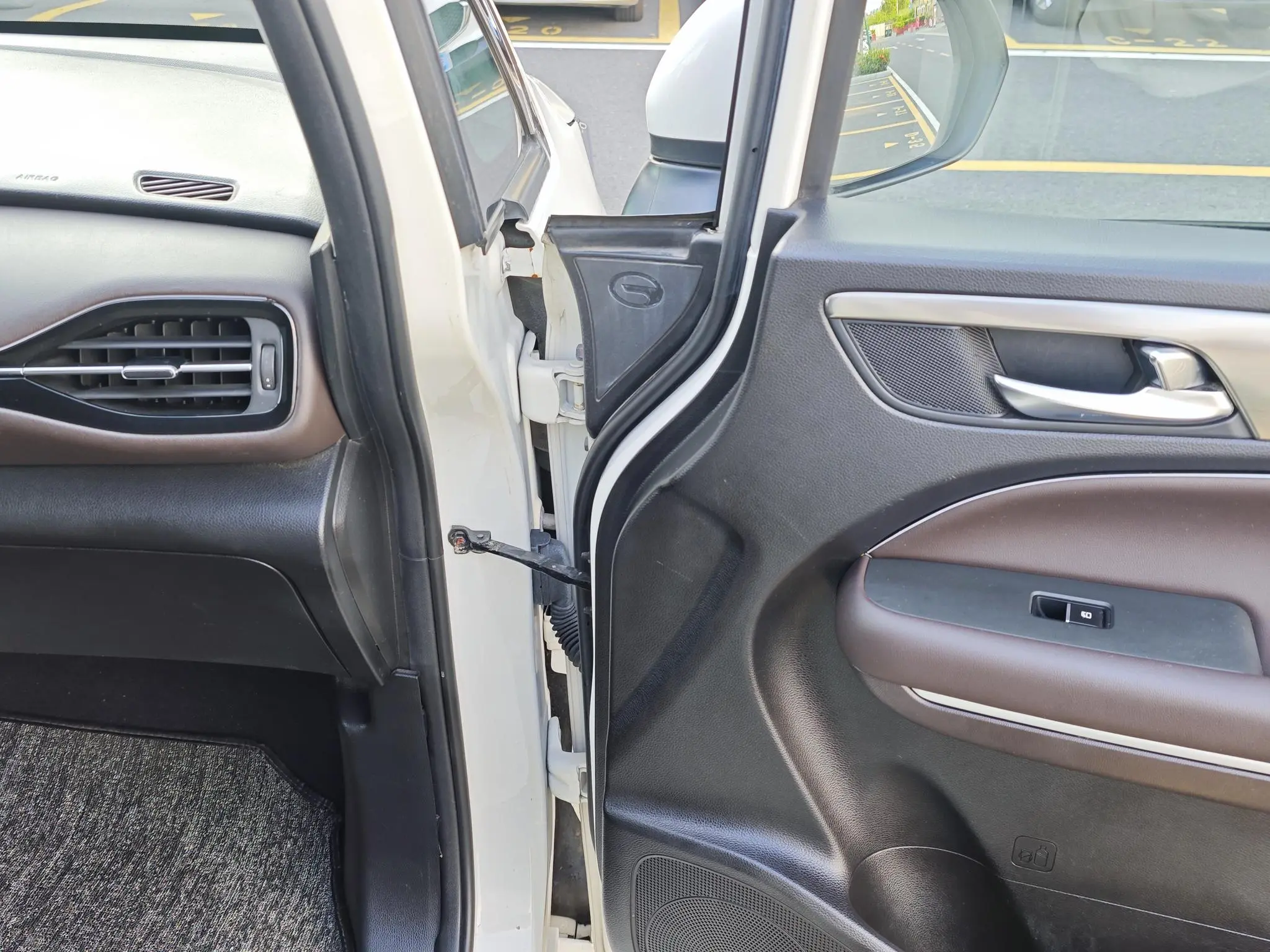 GAC Trumpchi M6 270T automatic Premium Edition 7-seater Country V