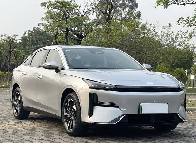 Geely Galaxy Galaxy L6 1.5 EM-i DHT 140KM Starship Version