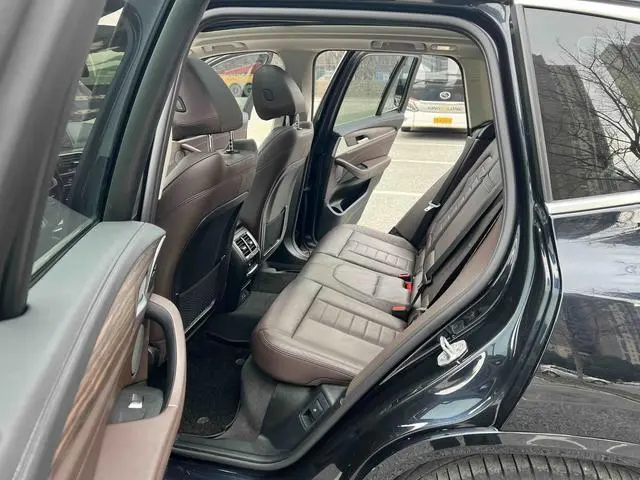 BMW BMW X3 xDrive28i M sports suit