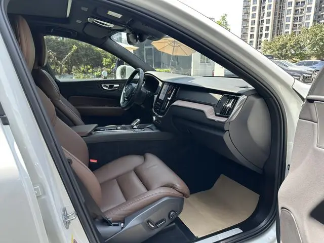 Volvo Volvo XC60 PHEV T8 four-wheel drive long battery life Zhiyuan Deluxe Edition