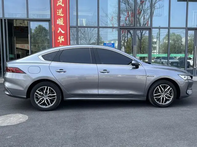 BYD Qin PLUS EV 400KM travel version
