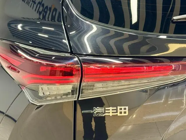 TOYOTA Crown Lufang Smart electric hybrid dual engine 2.5L E-CVT four-wheel drive Premium Edition
