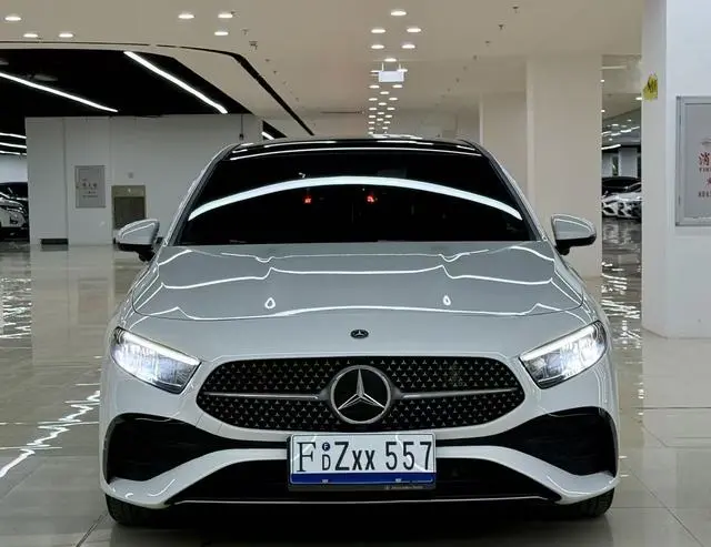 Mercedes-Benz Mercedes-Benz A-class A 200 L sports sedan fashion Version