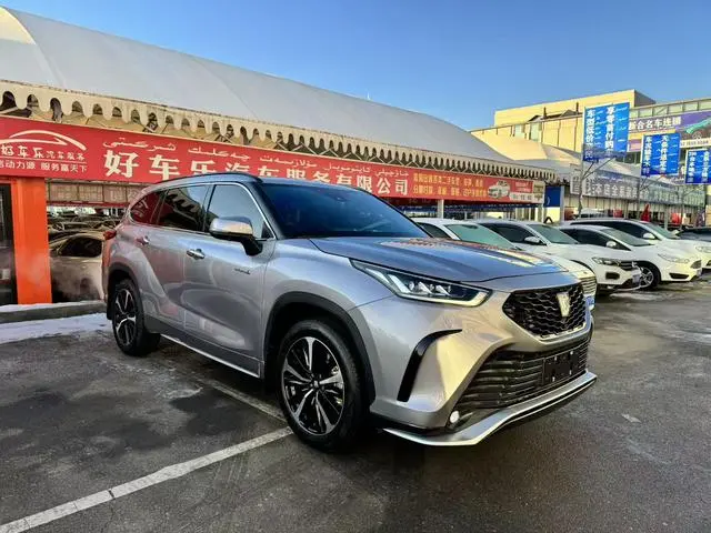 TOYOTA Crown Lufang 2.5L HEV four-wheel drive Deluxe Edition