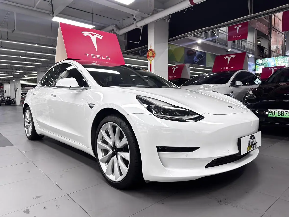 Tesla Model 3 Long battery life, rear-wheel drive version