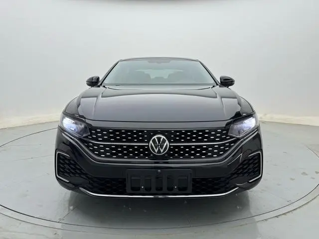Volkswagen Passat 330TSI Starry Sky Elite Edition