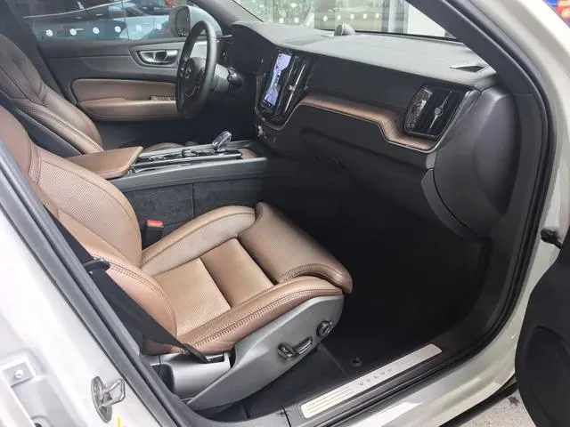 Volvo Volvo XC60 PHEV T8 four-wheel drive long battery life Zhiya Deluxe Edition
