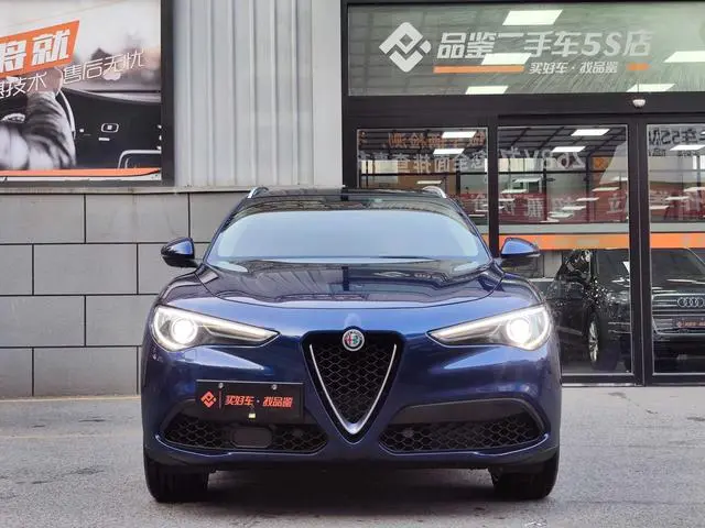 Alfa Romeo Stelvio 2.0T 200HP Deluxe Edition