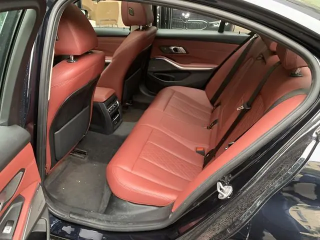 BMW BMW 3 Series 330i M Sports Yao Ye Suit