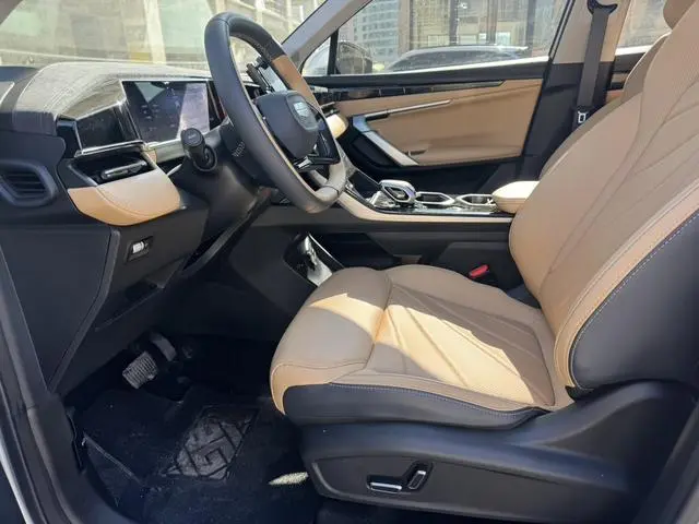 Geely Boyue L 1.5TD DCT Glory Edition