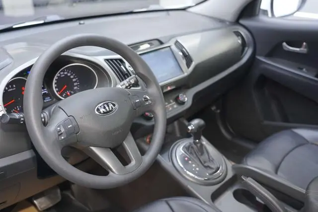 Kia Smart running 2.0L automatic two-wheel drive version GL
