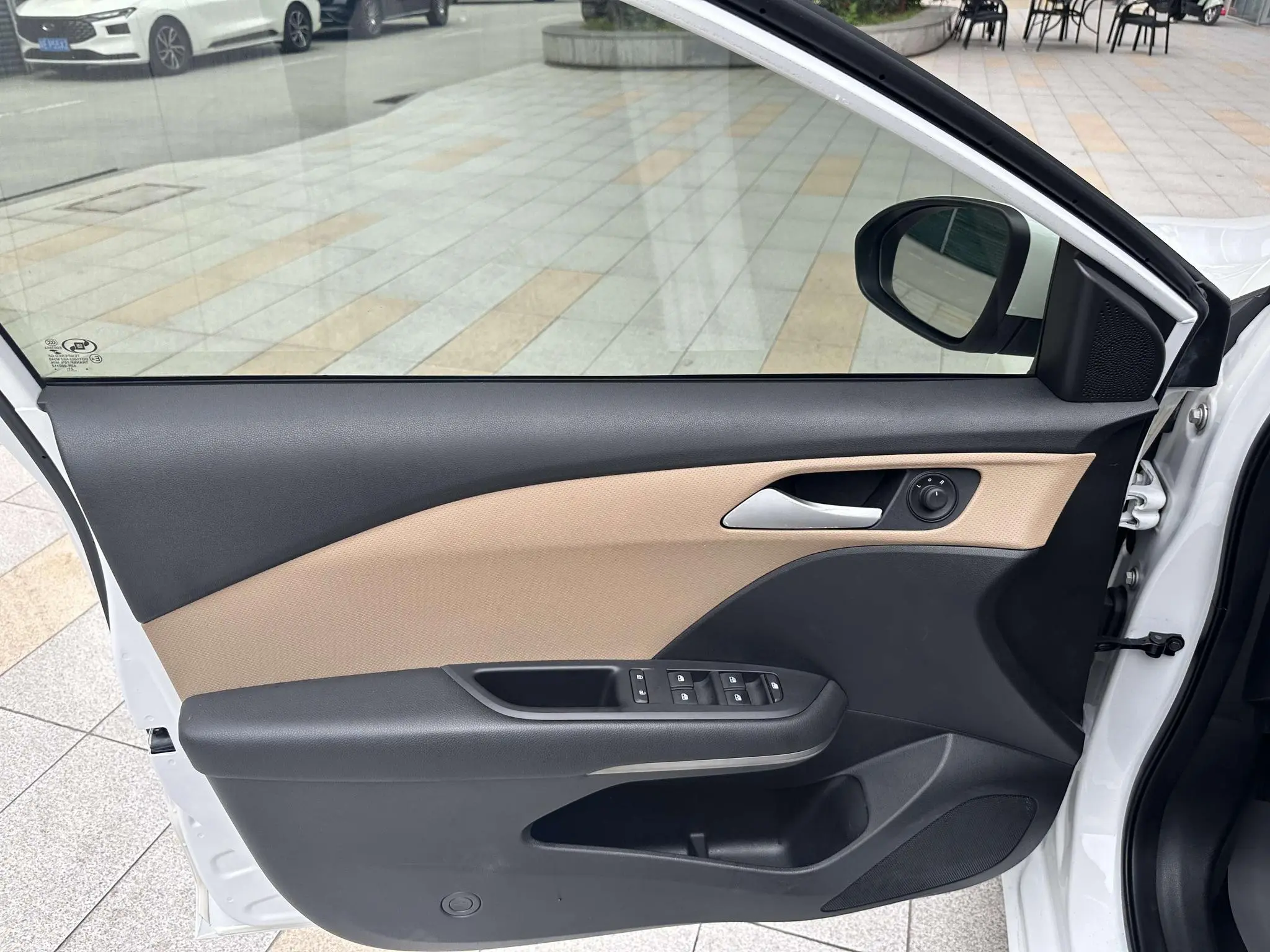 Chevrolet Cruze 320 automatic Enjoy Skylight version