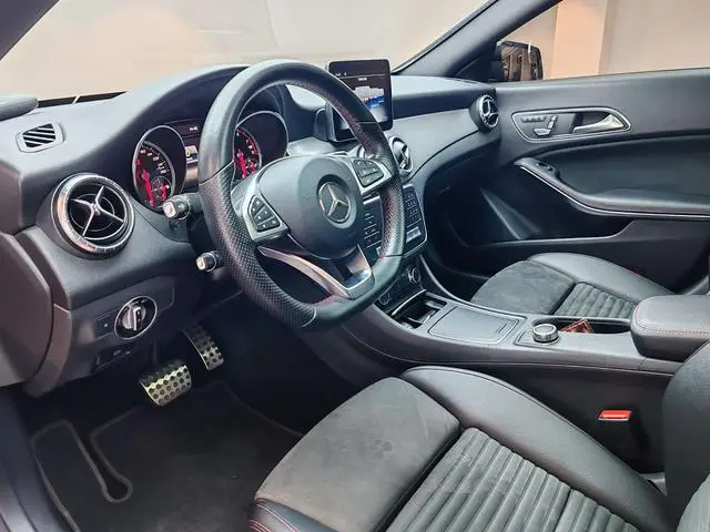 Mercedes-Benz Mercedes-Benz CLA CLA 220 4MATIC