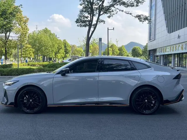 Changan Changan UNI-V 2.0T classic sports type