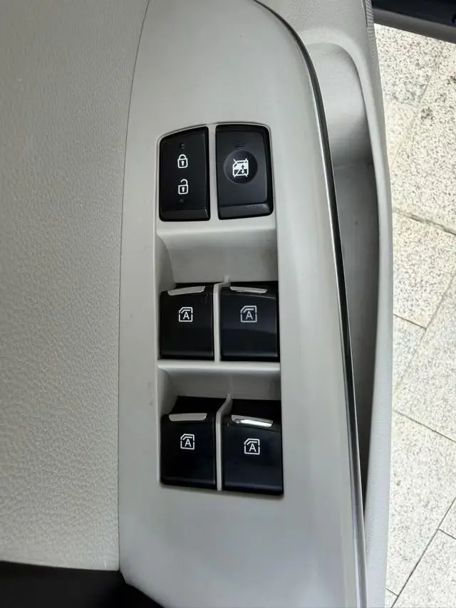 GAC Trumpchi GS8 320T two-wheel drive premium edition 7 seats