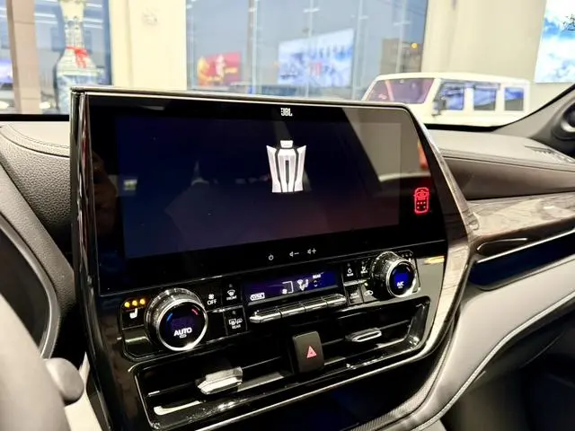 TOYOTA Crown Lufang 2.0T automatic four-wheel drive Jinyao version