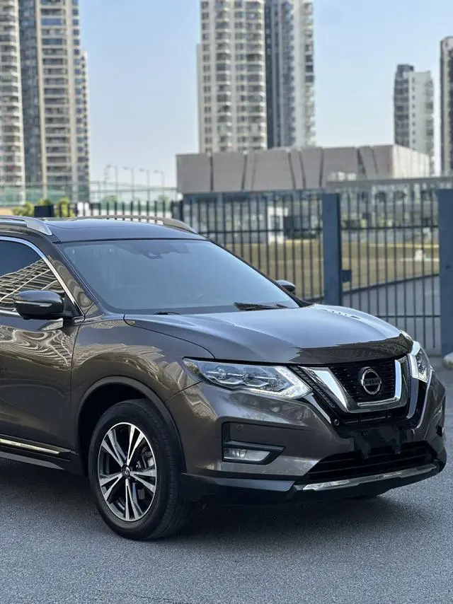 Nissan Qijun 2.5 L XL ITS CVT 4WD Luxury Pilot Edition