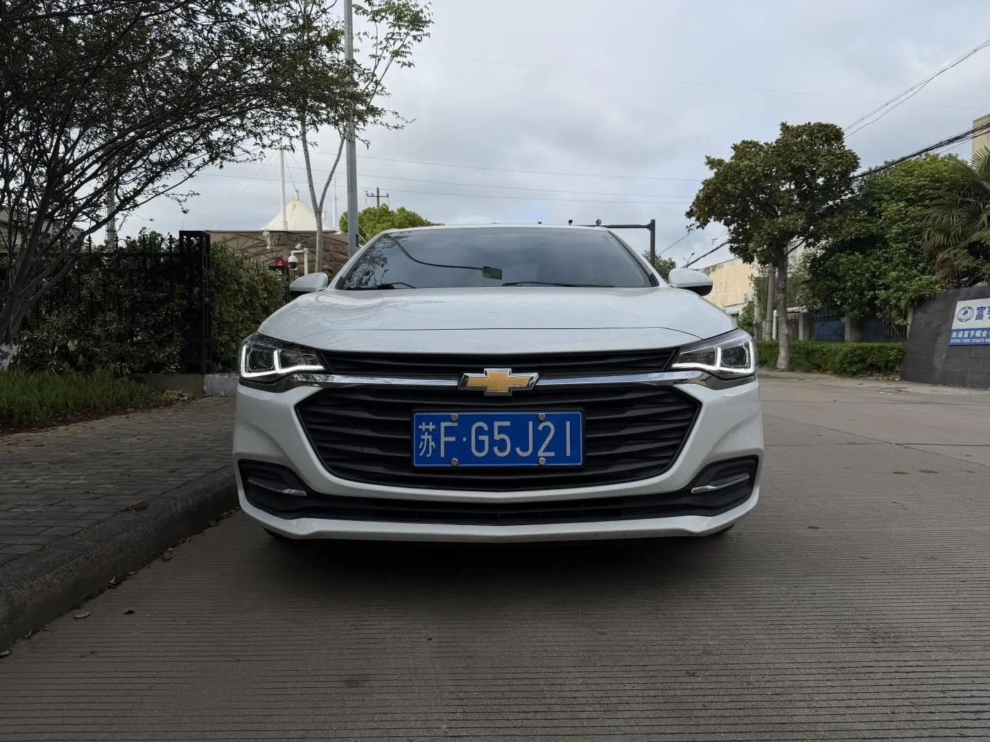 Chevrolet Cruze 320 automatic Enjoy Skylight version