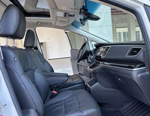 Honda Odyssey 2.0L Rui*Zhixiang Edition
