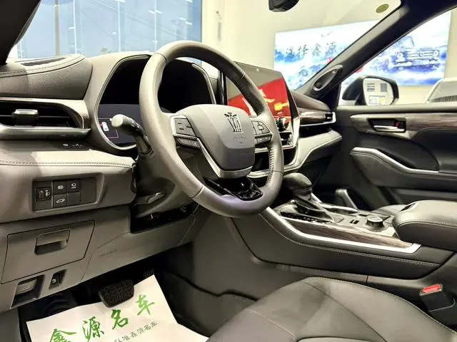 TOYOTA Crown Lufang 2.0T automatic four-wheel drive Jinyao version