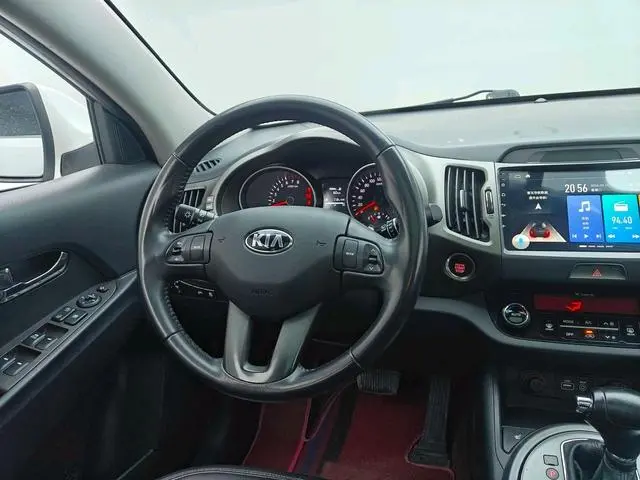Kia Smart running 2.0L automatic two-wheel drive version DLX