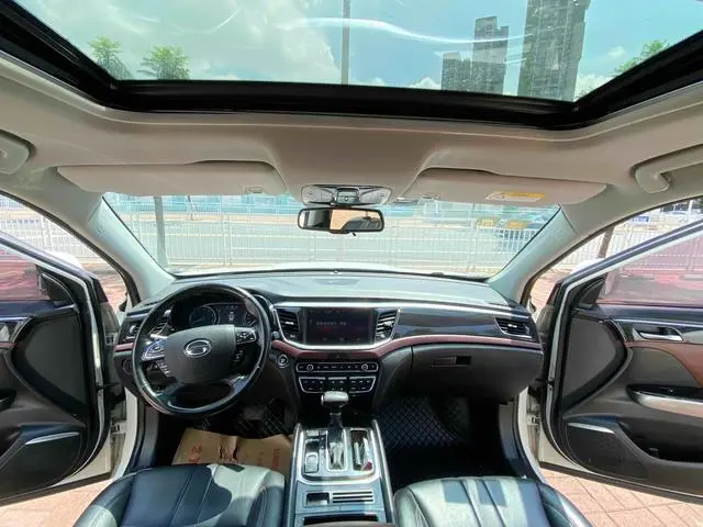 GAC Trumpchi GS8 320T two-wheel drive deluxe edition 7 seats