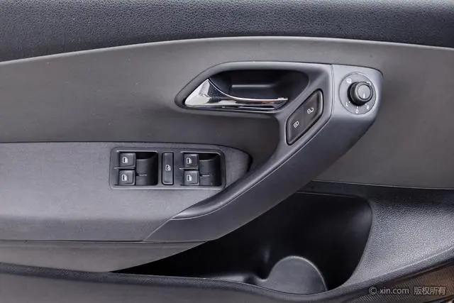 Volkswagen Polo 1.5L Cross Polo automatic