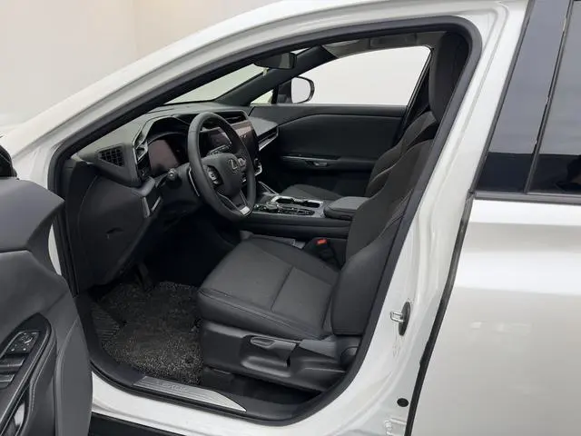 Lexus Lexus RZ 450e DIRECT4 vertical version