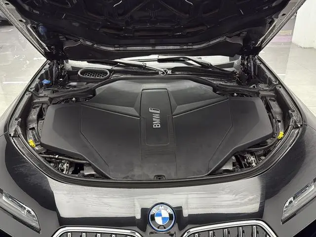 BMW BMW i7 eDrive50L Exclusive M Sports Suit