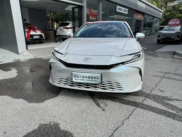 TOYOTA Camry Dual Engine 2.0 HGVP Deluxe Edition