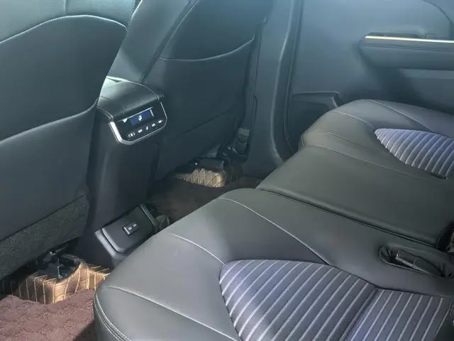 TOYOTA Crown Lufang Smart hybrid dual engine 2.5L E-CVT four-wheel drive Deluxe Edition