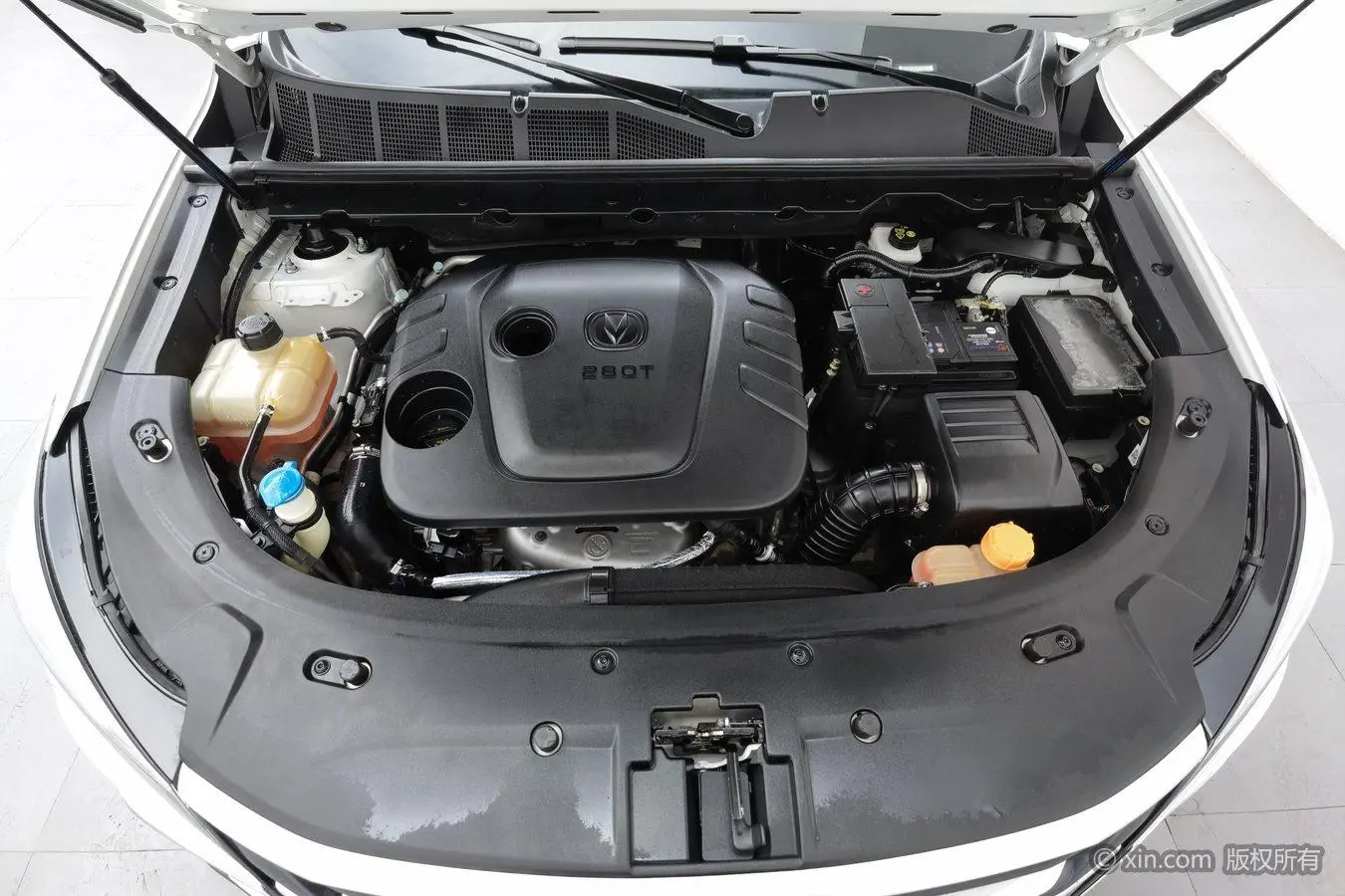 Changan Changan CS85 COUPE 1.5T dynamic version